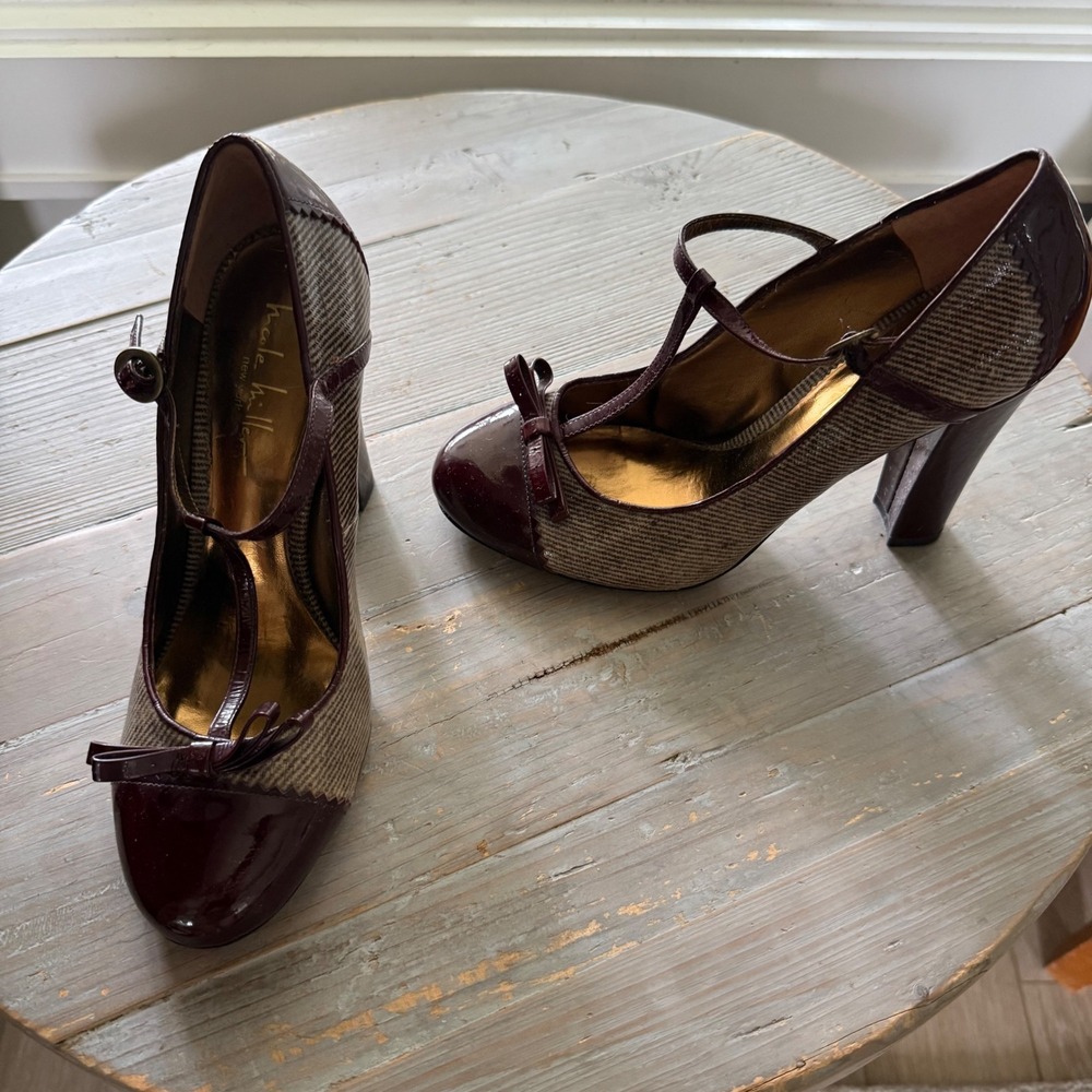 Nicole Miller New York T-Strap Tweed Patent Leather Bow Heels Burgundy 8B 38 EUC